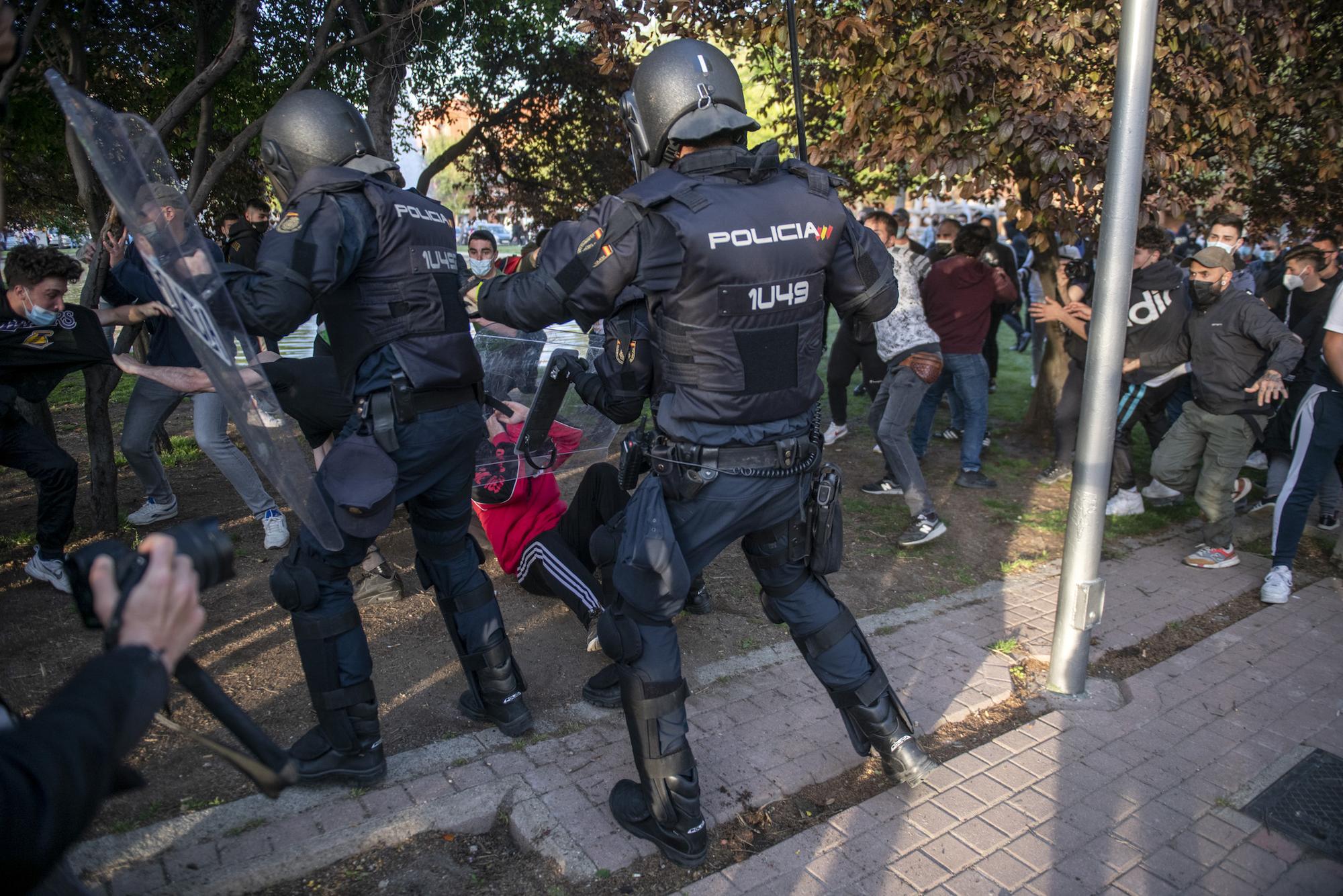 Mitín de Vox en Vallecas y carga policial - 22